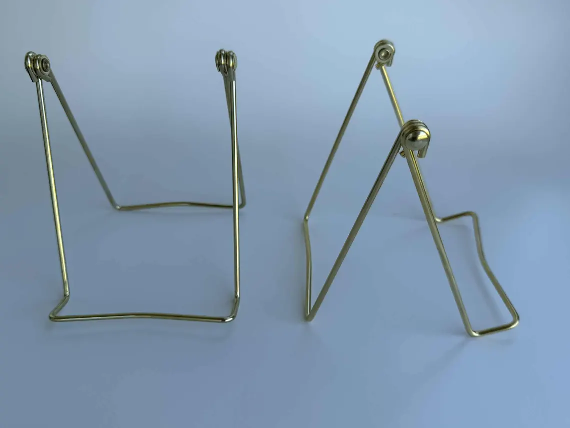 Gold-tone wire easel available with the desk calendar